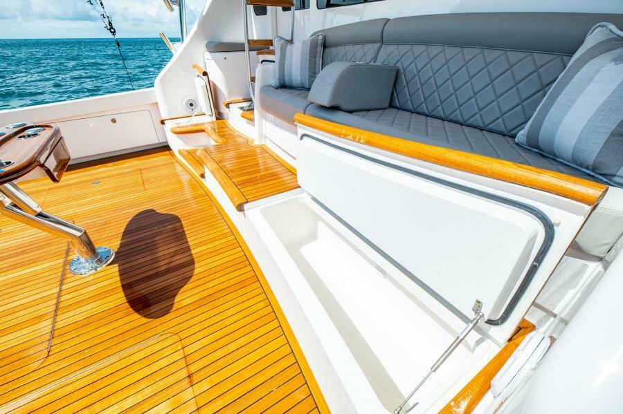 64' 2023 Viking 64 Convertible