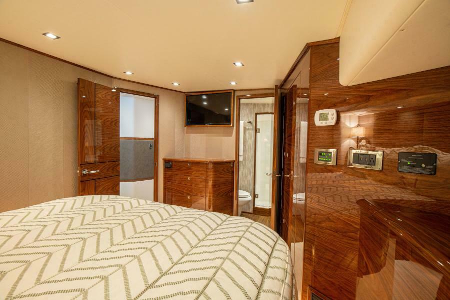 64' 2023 Viking 64 Convertible