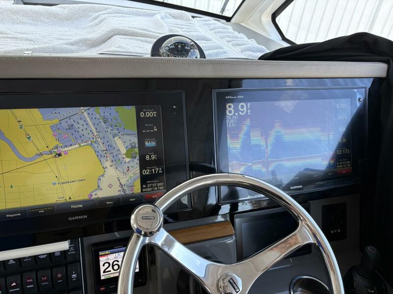 36' 2020 Pursuit 365 DC