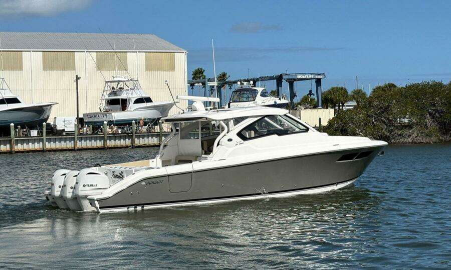 Famille 36ft Pursuit Yacht For Sale
