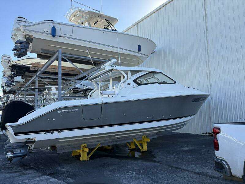 Famille 36ft Pursuit Yacht For Sale