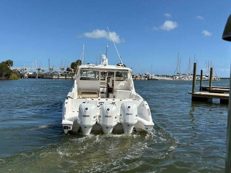 Famille 36ft Pursuit Yacht For Sale