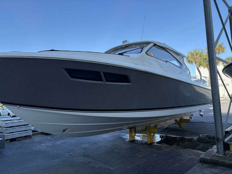 Famille 36ft Pursuit Yacht For Sale