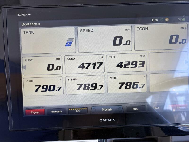 36' 2020 Pursuit 365 DC