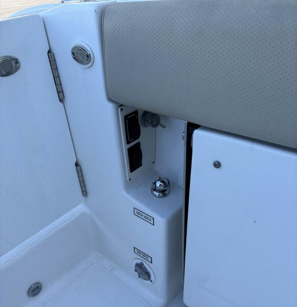 36' 2020 Pursuit 365 DC