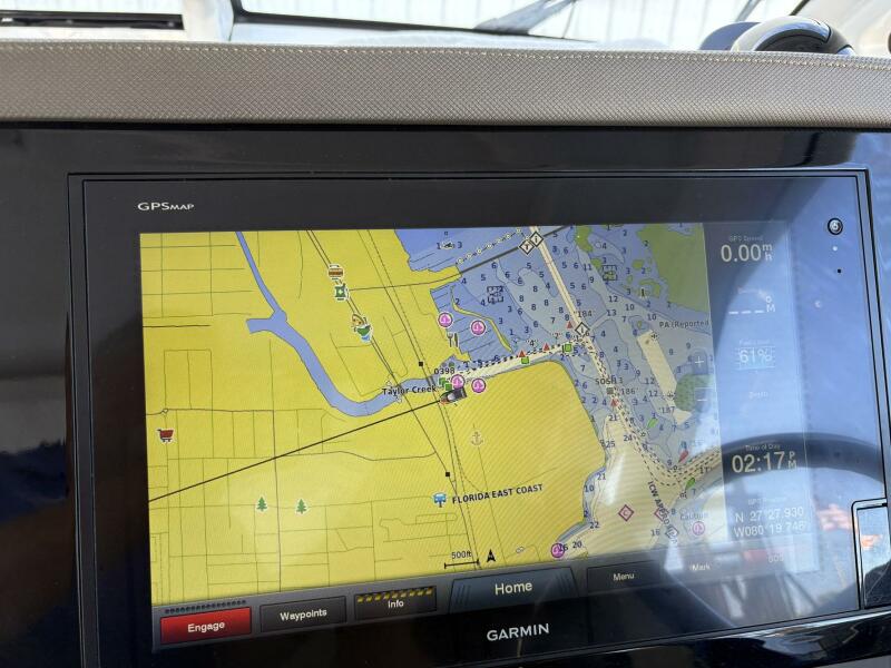 36' 2020 Pursuit 365 DC