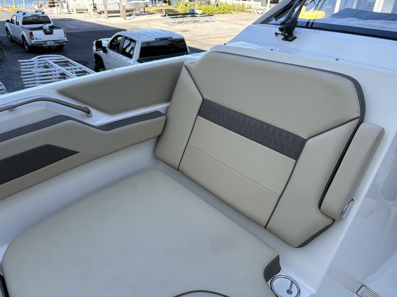 36' 2020 Pursuit 365 DC