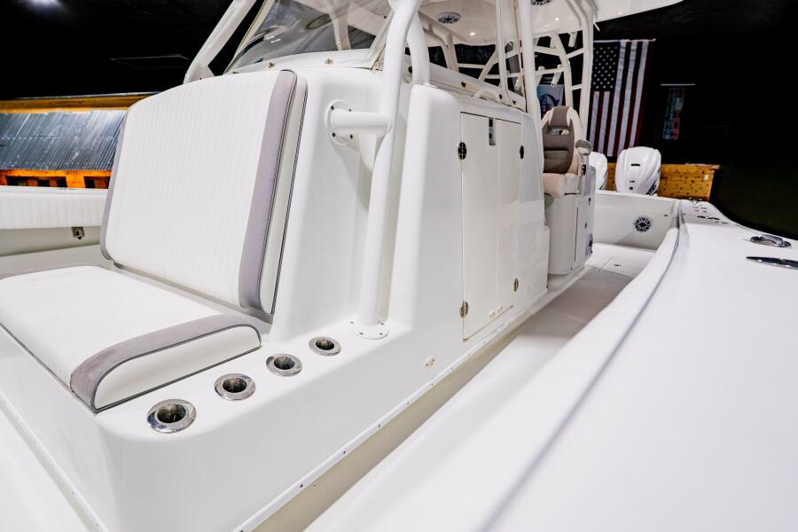 39' 2012 Yellowfin 39 Offshore