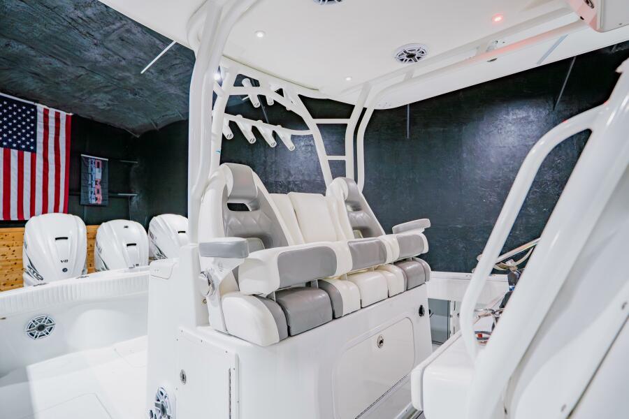 39' 2012 Yellowfin 39 Offshore