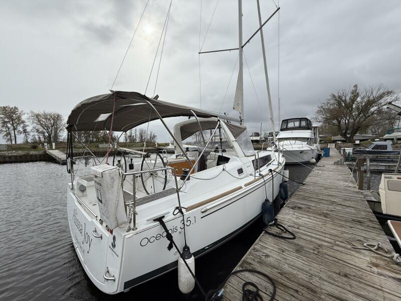 35' 2018 Beneteau Oceanis 35.1 