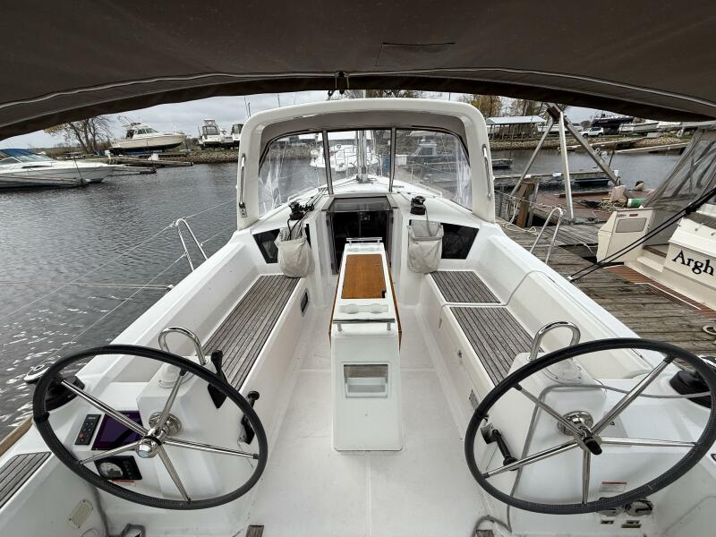 35' 2018 Beneteau Oceanis 35.1 