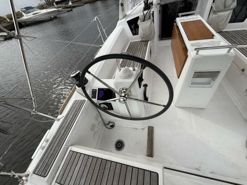 35' 2018 Beneteau Oceanis 35.1 