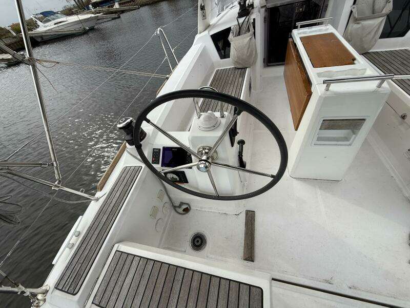 35ft Beneteau Yacht For Sale