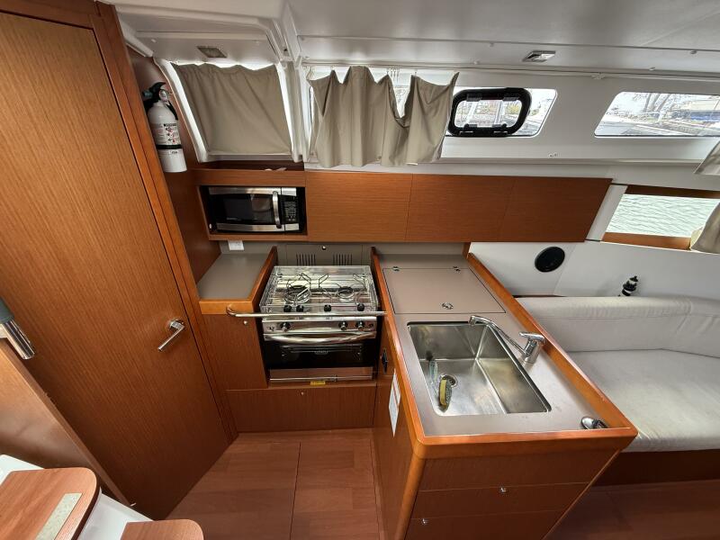 35' 2018 Beneteau Oceanis 35.1 