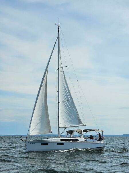 35ft Beneteau Yacht For Sale