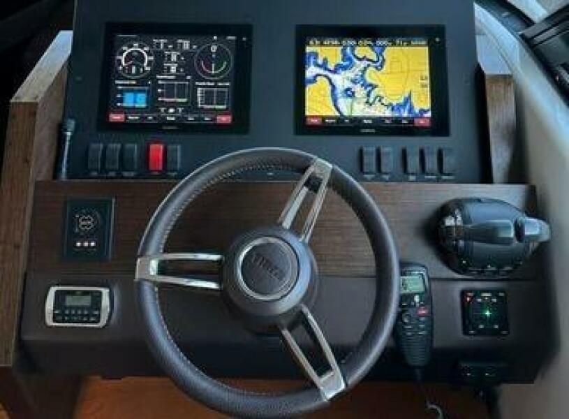 44' 2016 Tiara Yachts 44 Coupe