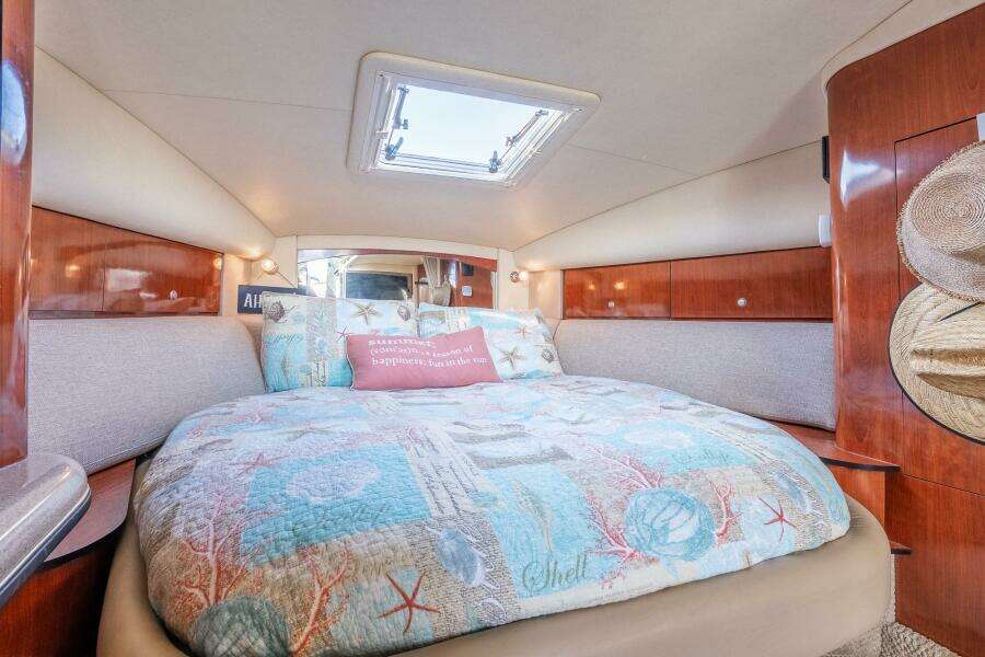 32ft Sea Ray Yacht For Sale