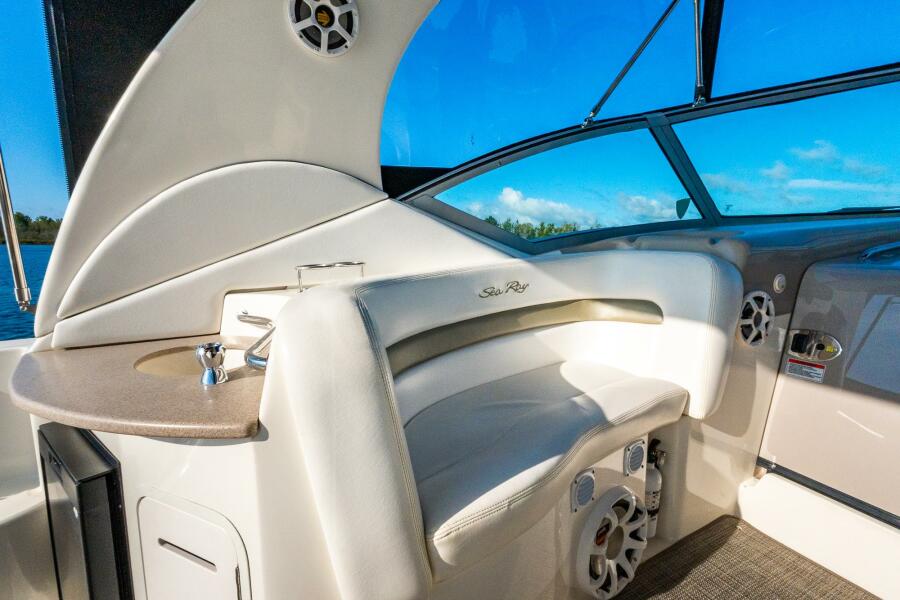 32' 2007 Sea Ray 320 Sundancer