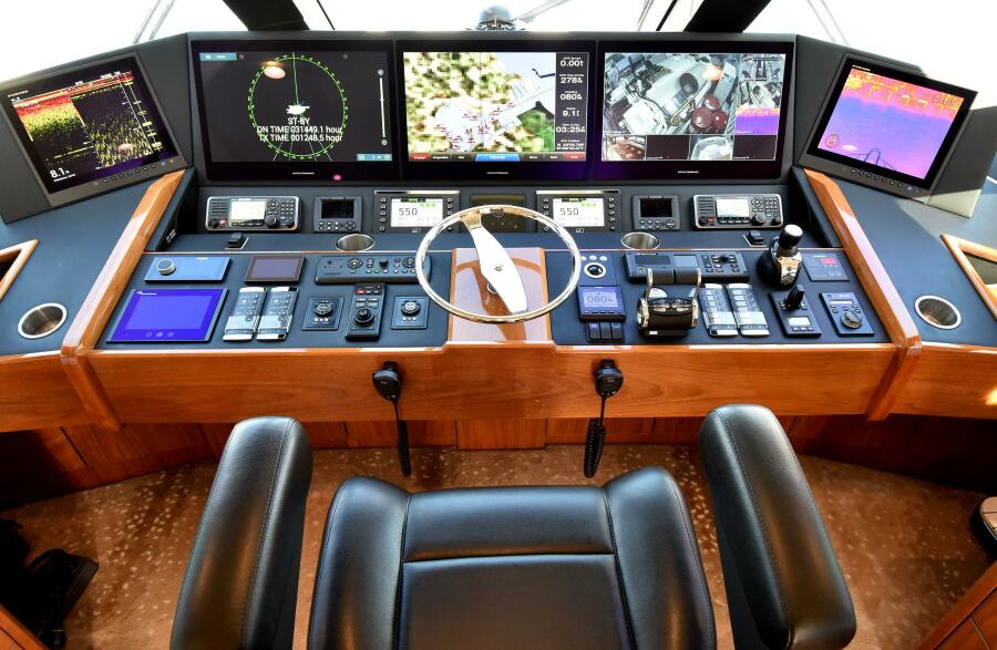 80' 2019 Viking 80 Skybridge