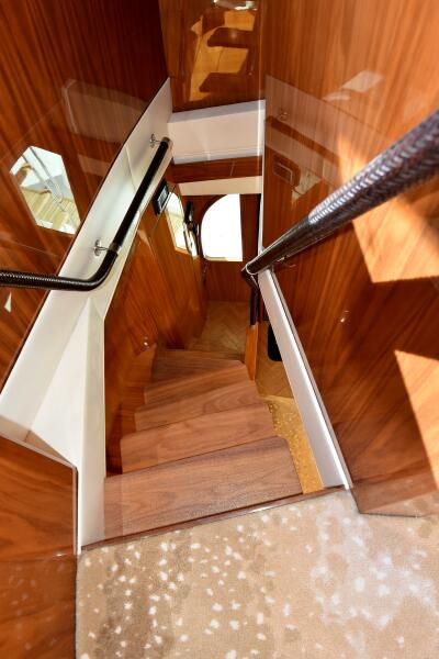 80' 2019 Viking 80 Skybridge