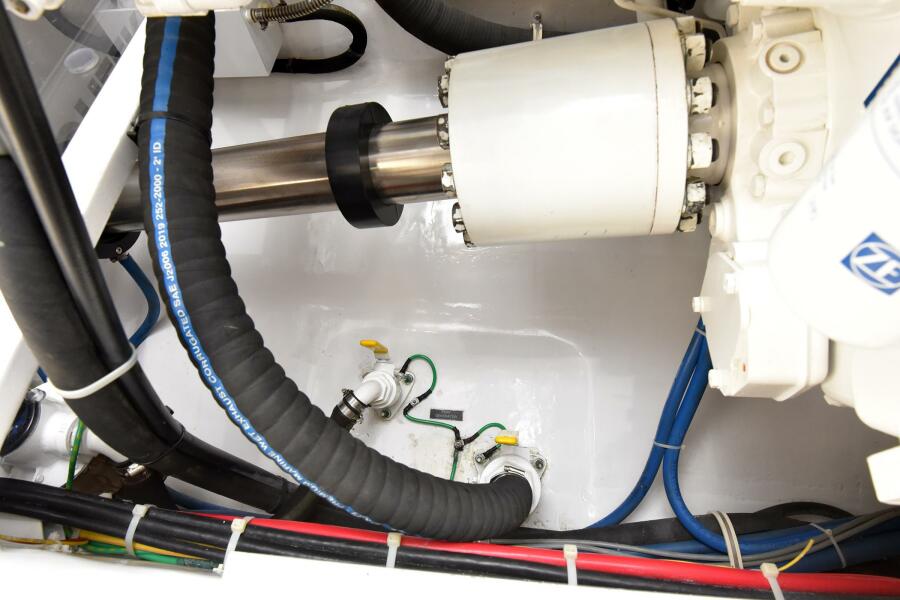 80' 2019 Viking 80 Skybridge