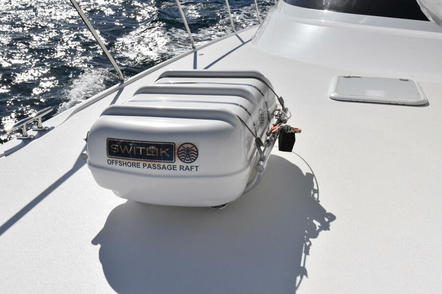 80' 2019 Viking 80 Skybridge