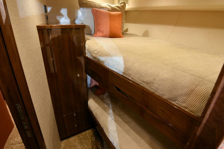 80' 2019 Viking 80 Skybridge