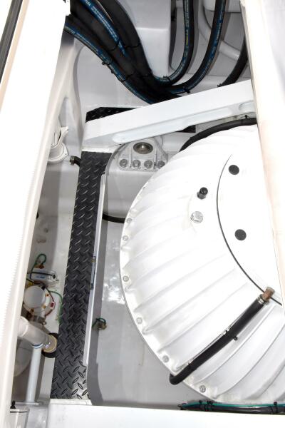 80' 2019 Viking 80 Skybridge