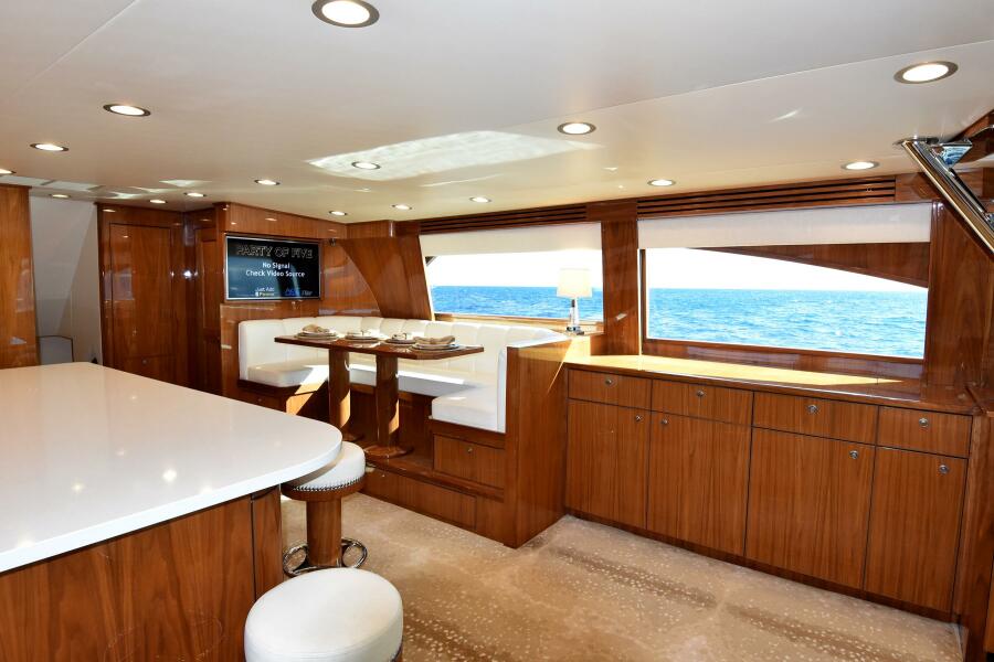 80' 2019 Viking 80 Skybridge