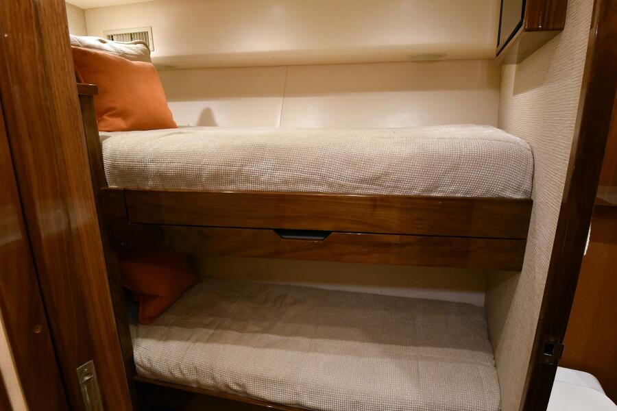 80' 2019 Viking 80 Skybridge