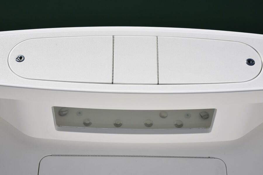 80' 2019 Viking 80 Skybridge