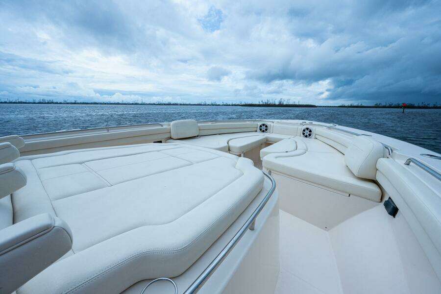 Grady White 45 Pura Vida - Exterior Bow