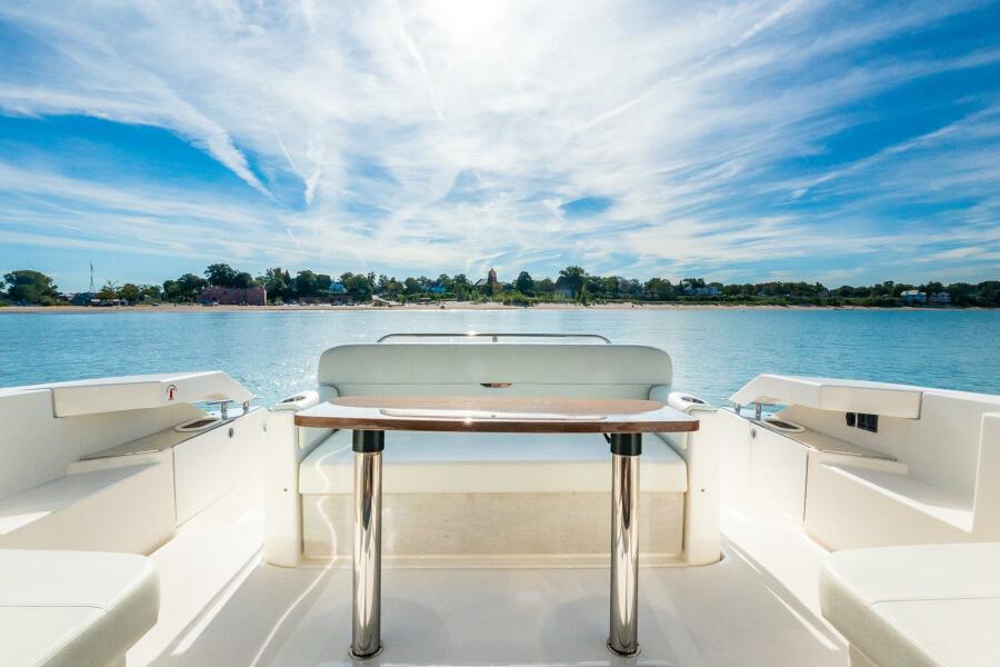 39' 2022 Tiara Yachts 39 Coupe