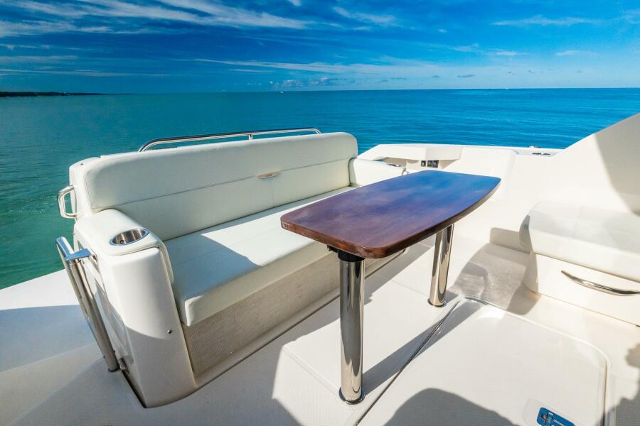 39' 2022 Tiara Yachts 39 Coupe