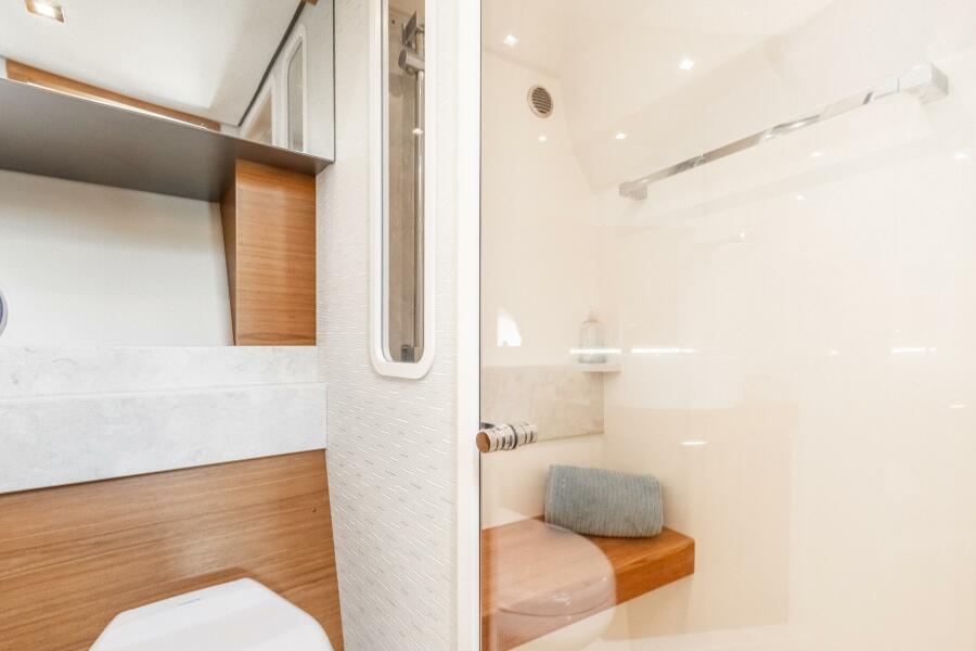 39' 2022 Tiara Yachts 39 Coupe