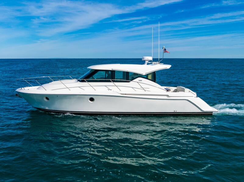 39' 2022 Tiara Yachts 39 Coupe