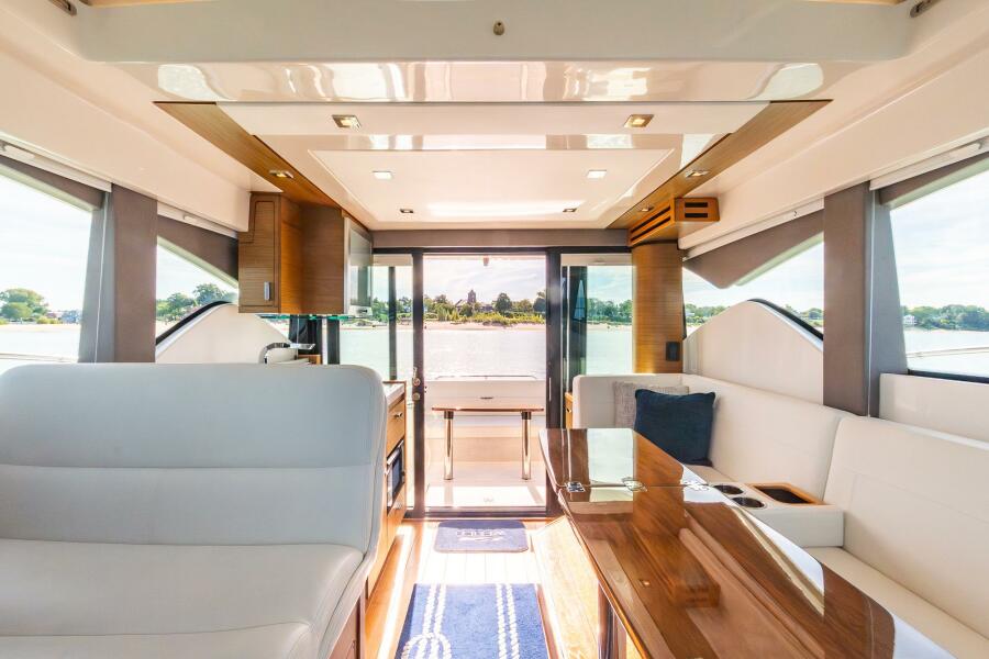 39' 2022 Tiara Yachts 39 Coupe