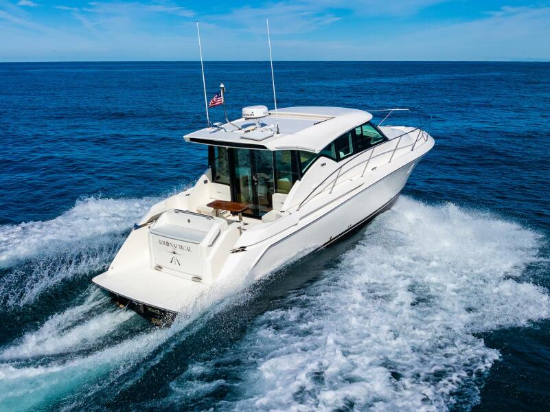 39' 2022 Tiara Yachts 39 Coupe