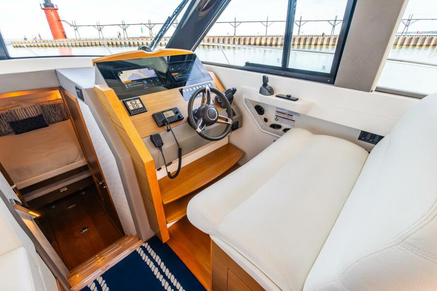 39' 2022 Tiara Yachts 39 Coupe