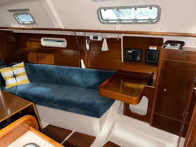 28' 1998 Beneteau 281