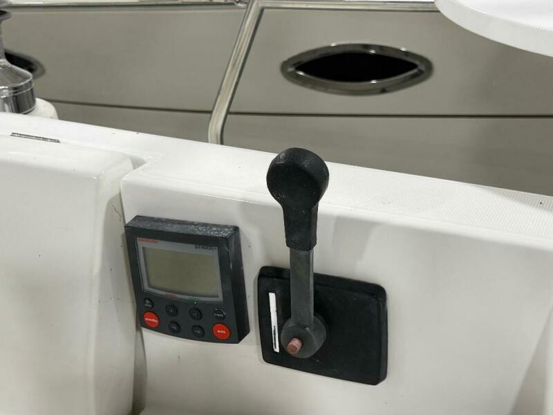 28' 1998 Beneteau 281