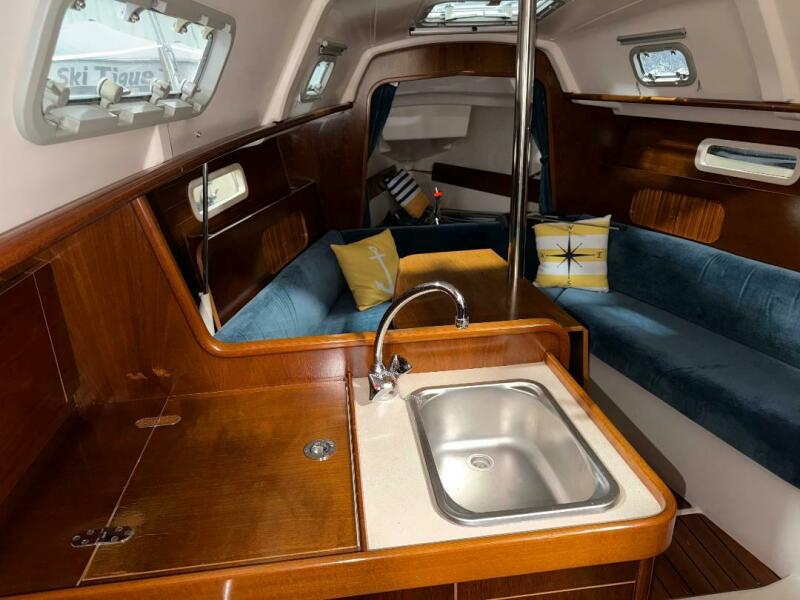 28' 1998 Beneteau 281