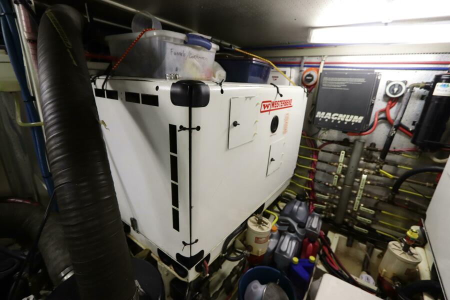 49' 2005 DeFever Cockpit Motor Yacht