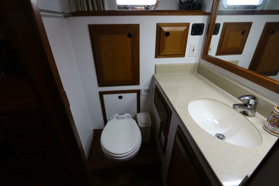 49' 2005 DeFever Cockpit Motor Yacht