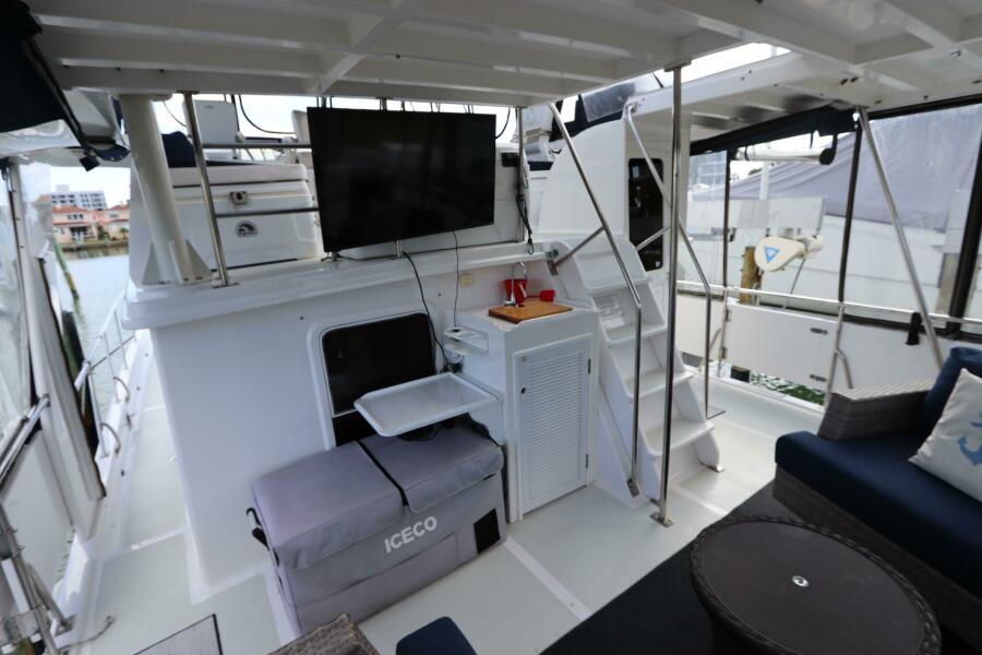 49' 2005 DeFever Cockpit Motor Yacht