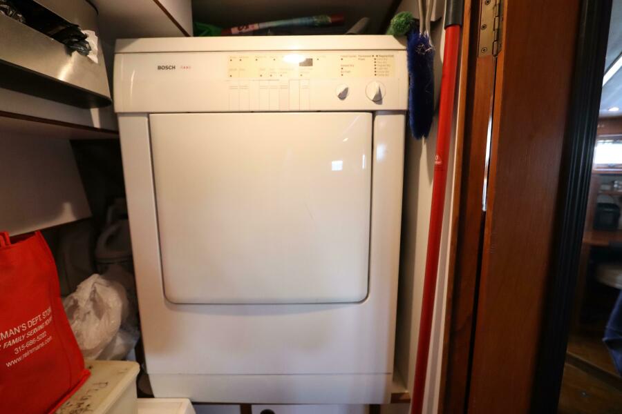 49' 2005 DeFever Cockpit Motor Yacht