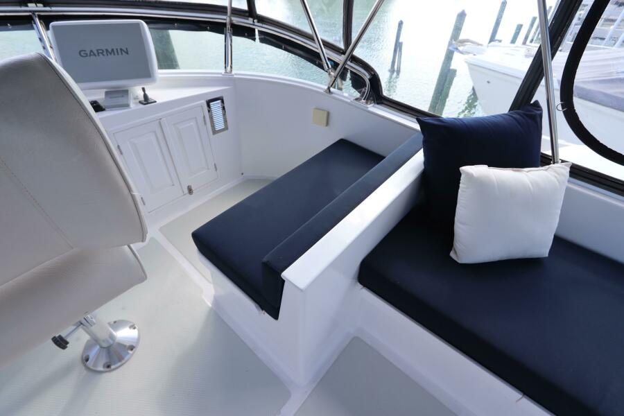 49' 2005 DeFever Cockpit Motor Yacht