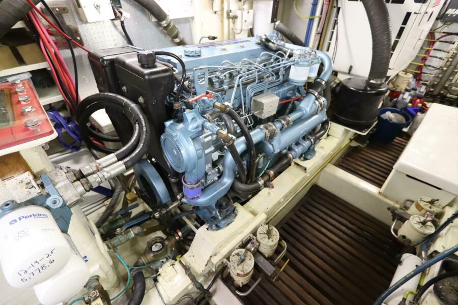 49' 2005 DeFever Cockpit Motor Yacht