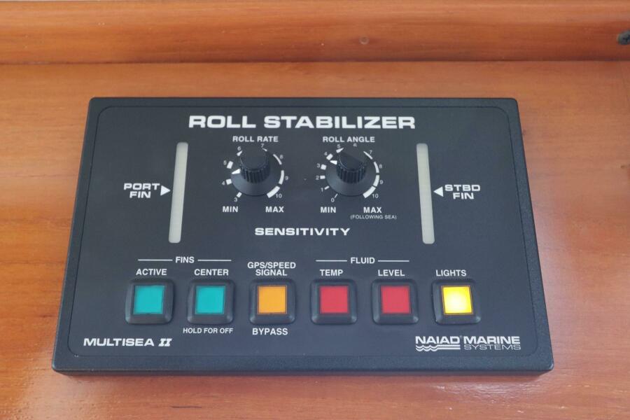 49' 2005 DeFever Cockpit Motor Yacht