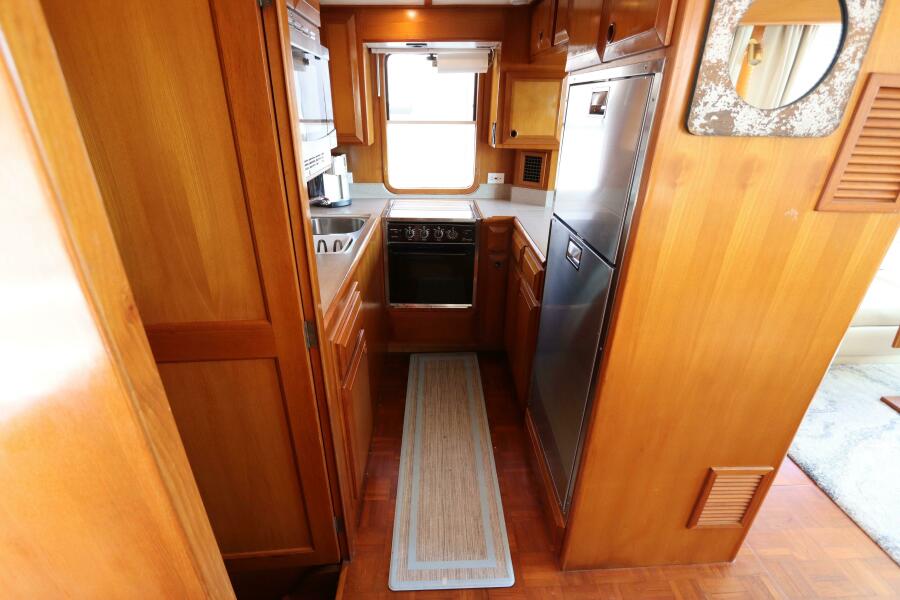 49' 2005 DeFever Cockpit Motor Yacht